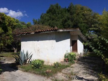 EN ZONA DE AGUAS TERMALES PROPIEDAD COMERCIAL