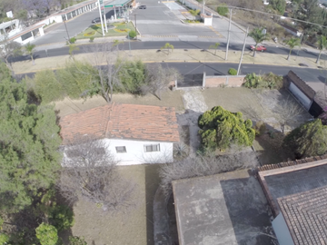 EN ZONA DE AGUAS TERMALES PROPIEDAD COMERCIAL