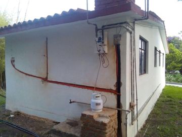 EN ZONA DE AGUAS TERMALES PROPIEDAD COMERCIAL