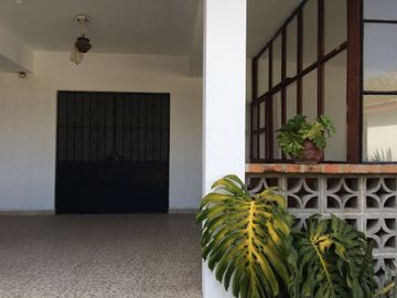 EN ZONA DE AGUAS TERMALES PROPIEDAD COMERCIAL
