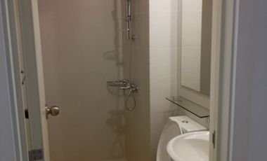 1 BR facing the pool