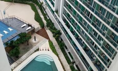 1 BR facing the pool