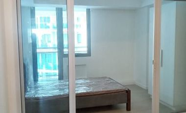 1 BR facing the pool