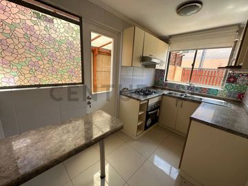 Se vende casa de dos niveles en Ulriksen