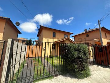 Se vende casa de dos niveles en Ulriksen