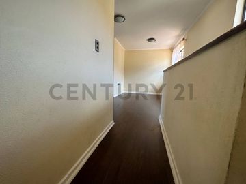 Se vende casa de dos niveles en Ulriksen