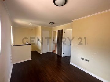 Se vende casa de dos niveles en Ulriksen