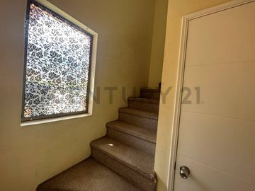 Se vende casa de dos niveles en Ulriksen