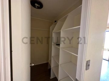 Se vende casa de dos niveles en Ulriksen