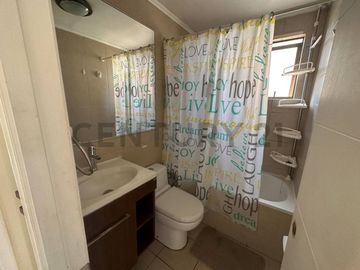 Se vende casa de dos niveles en Ulriksen