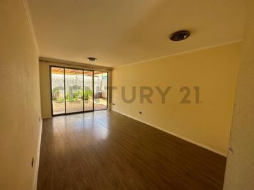 Se vende casa de dos niveles en Ulriksen