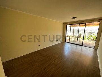 Se vende casa de dos niveles en Ulriksen