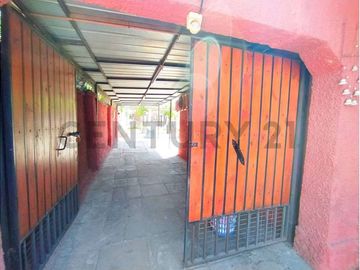 VENTA DE CASA EN GRAN TERRENO 900 MTS