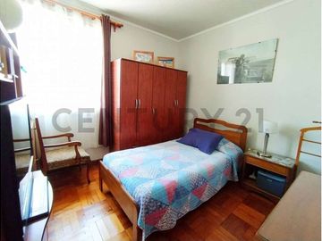 VENTA DE CASA EN GRAN TERRENO 900 MTS