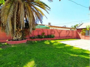 VENTA DE CASA EN GRAN TERRENO 900 MTS