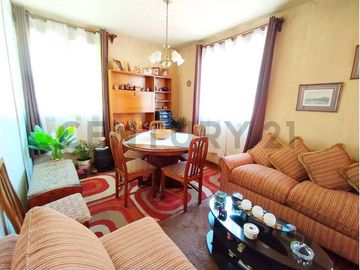 VENTA DE CASA EN GRAN TERRENO 900 MTS