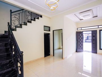 Rumah Siap Huni 14 Menit ke Grand Mall Cimanggis 2 Lt Bisa KPR J-51847