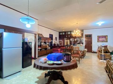 Rumah 1 Lantai Posisi Hook di Cinere - Luas Tanah 857 M2 Lokasi Strategis