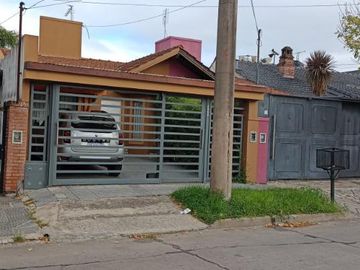 Casa PH en venta en Castelar Norte