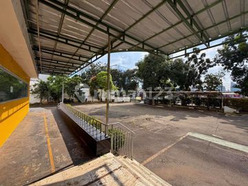 Jarang Ada! Gedung Komersil 4 Lantai di Soepomo Raya