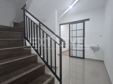 Rumah 2 lantai di jatiasih 600 jt-an Gratis biaya biaya