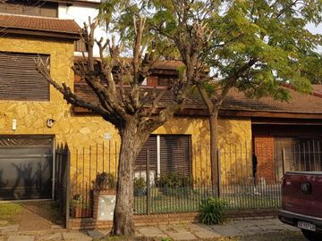 CHALET DE 6 AMBIENTES