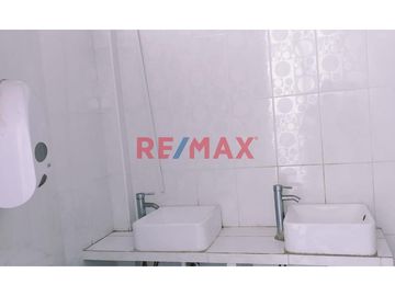 🌟 ¡Oportunidad de Inversión en Chiclayo! 🌟

¿Buscas el lugar perfecto para tu negocio? ¡No busques más! Te presentamos este magnífico local comercia