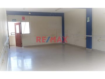 🌟 ¡Oportunidad de Inversión en Chiclayo! 🌟

¿Buscas el lugar perfecto para tu negocio? ¡No busques más! Te presentamos este magnífico local comercia