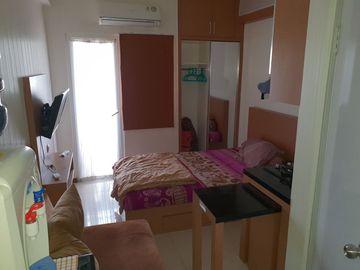 Studio apartemen green pramuka bulanan full furnish