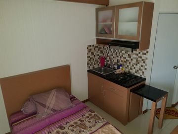 Studio apartemen green pramuka bulanan full furnish