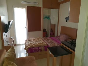 Studio apartemen green pramuka bulanan full furnish
