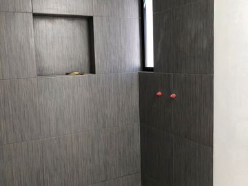 SE VENDE HERMOSA CASA
