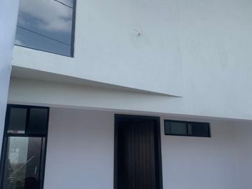 SE VENDE HERMOSA CASA