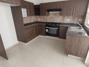 SE VENDE HERMOSA CASA