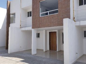 SE VENDE HERMOSA CASA