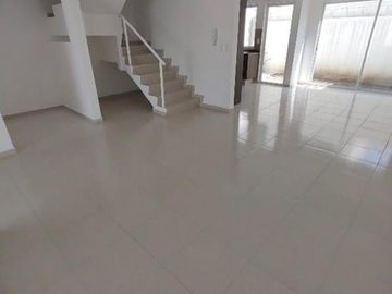 SE VENDE HERMOSA CASA