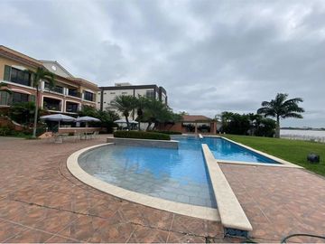 departamento de venta con vista al rio Samborondón