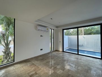 Casa con alberca privada, doble altura, pisos de mármol, Residencial Rio