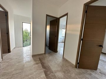 Casa con alberca privada, doble altura, pisos de mármol, Residencial Rio