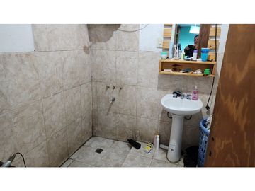 Vendo Casa 2 dor + 2 deptos independientes en Argüello