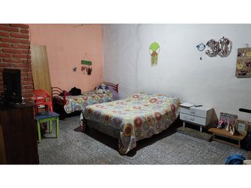 Vendo Casa 2 dor + 2 deptos independientes en Argüello