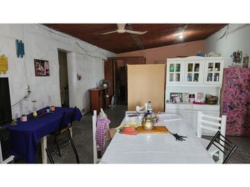 Vendo Casa 2 dor + 2 deptos independientes en Argüello