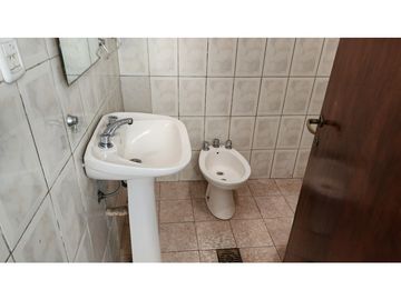 Vendo Casa 2 dor + 2 deptos independientes en Argüello