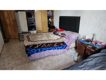 Vendo Casa 2 dor + 2 deptos independientes en Argüello