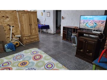 Vendo Casa 2 dor + 2 deptos independientes en Argüello