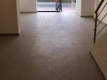 VENTA LOCAL COMERCIAL 200 m2 DUPLEX - SECTOR 6 DICIEMBRE Y ELOY ALFARO.