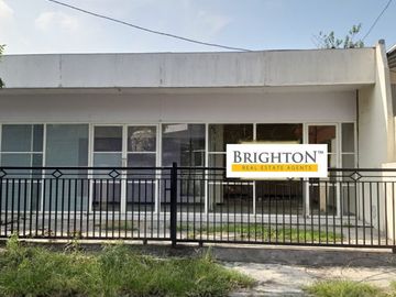 Disewakan rumah usaha bekas kantor di Jemursari Selatan