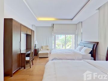 Luxurious's beach front community house