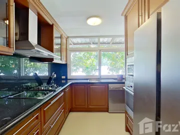 Luxurious's beach front community house