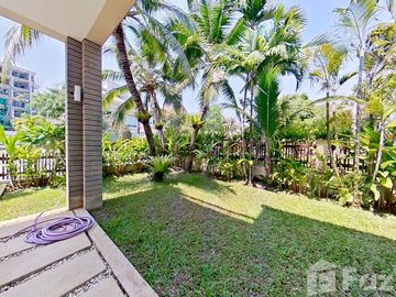 Luxurious's beach front community house